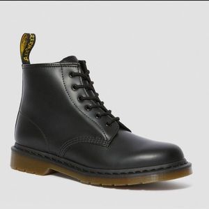 Never worn Dr. Martens smooth 101 6-eye boots